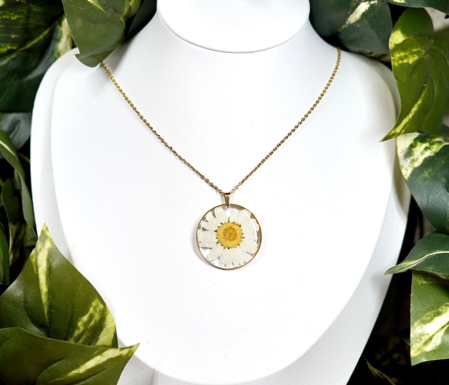 White Daisy Flower Gold Circle Necklace