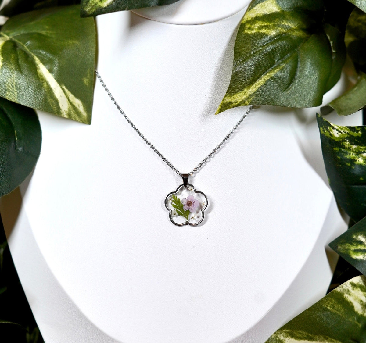 Pastel Purple Botanical Queen Lace Bloom Flower Necklace