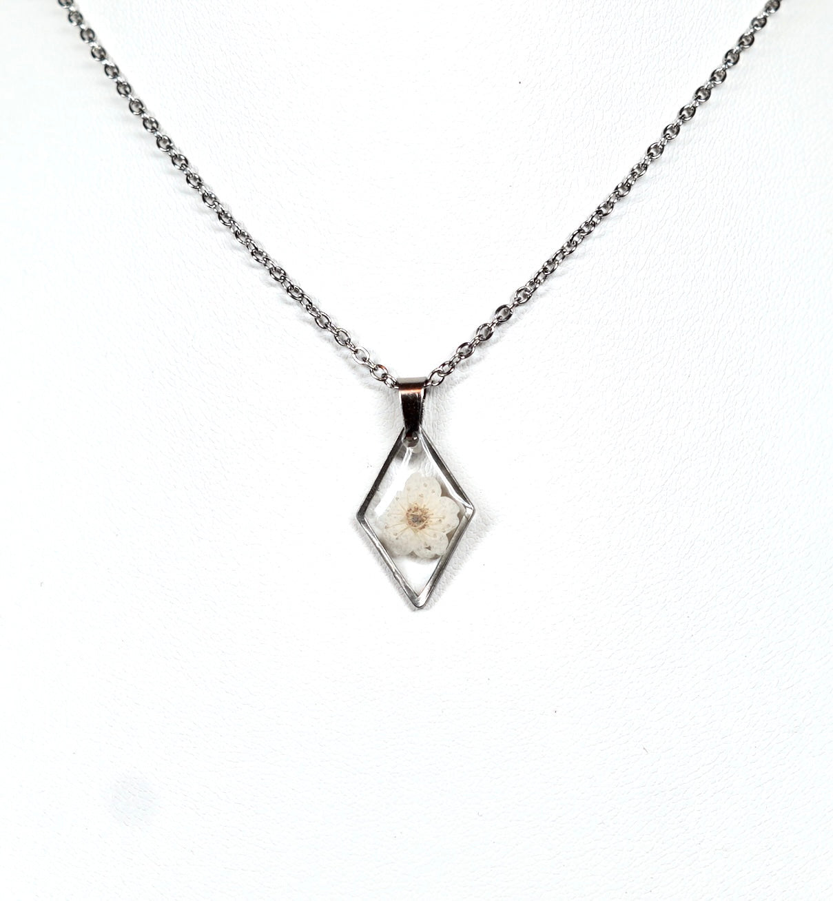 White Dainty Single Flower Circle Necklace - 3 Designs