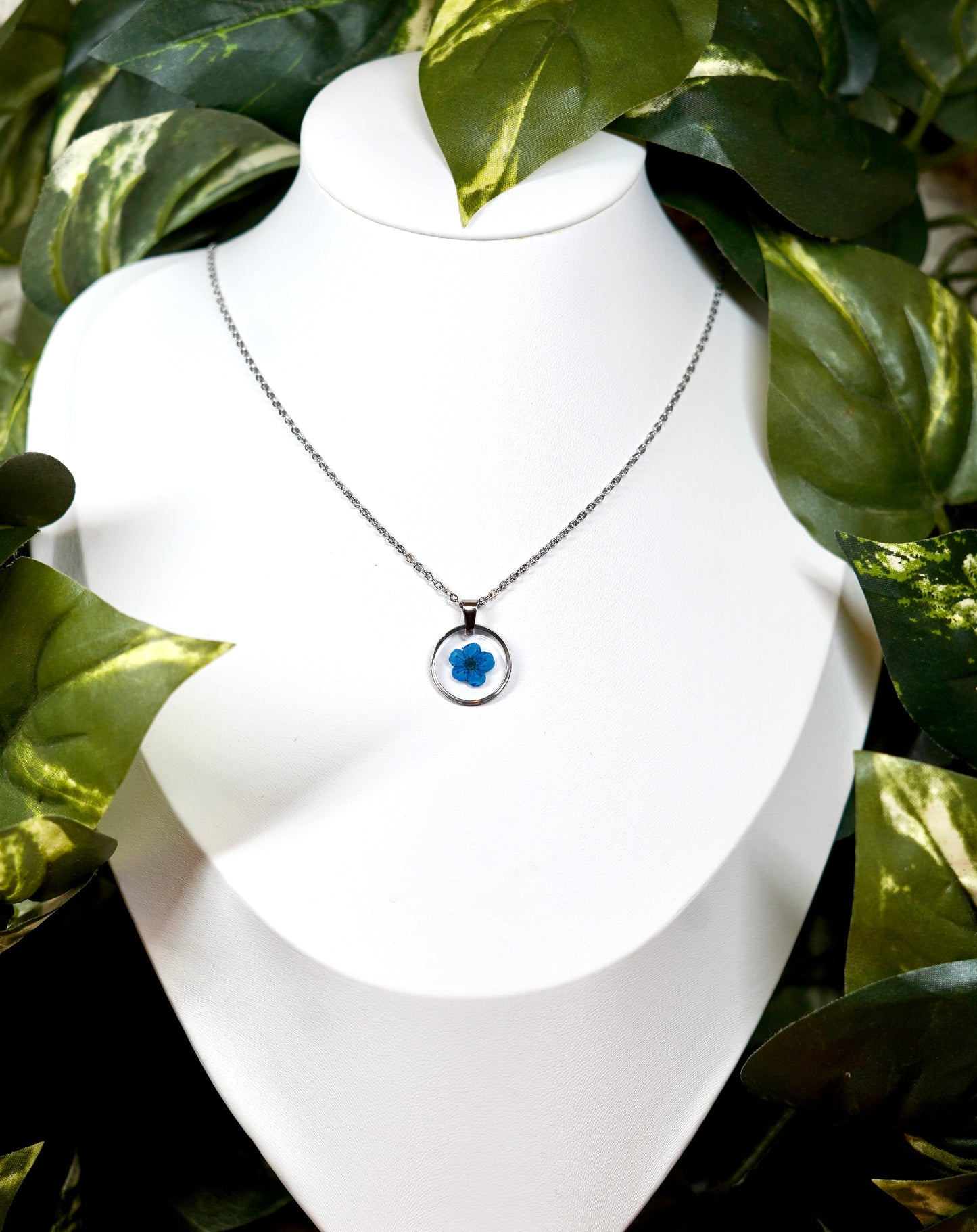 Blue Single Flower Circle Necklace