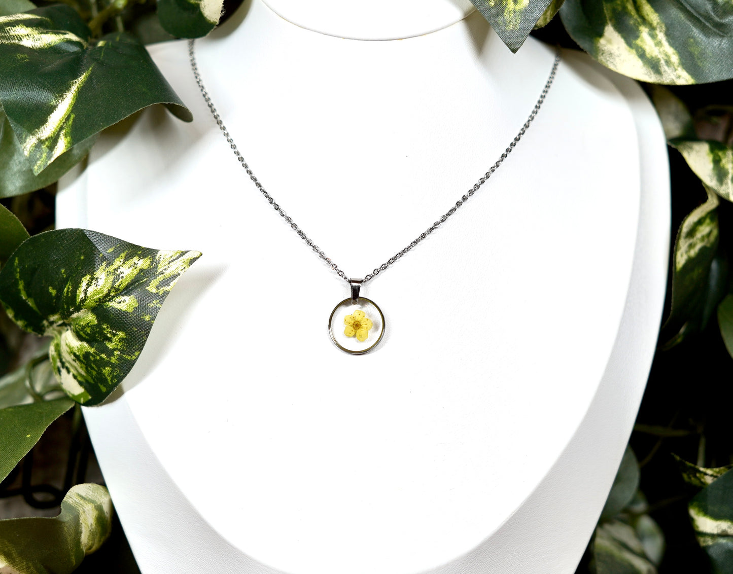 Yellow Single Flower Circle Necklace