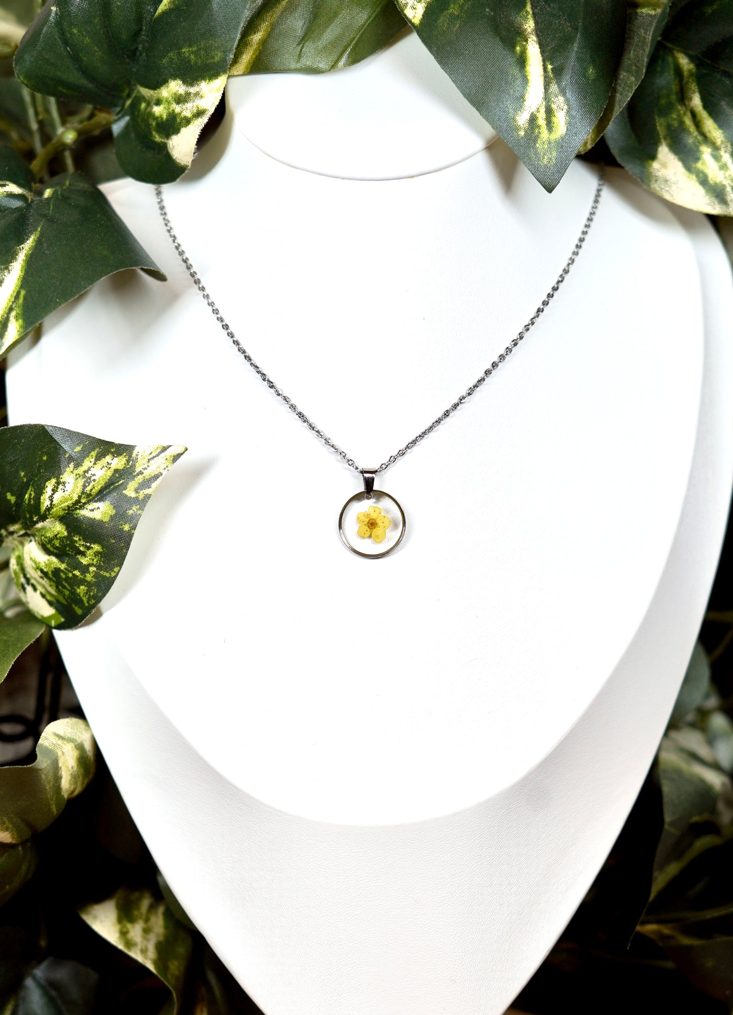 Yellow Single Flower Circle Necklace