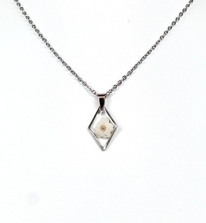 White Dainty Single  Flower Circle Necklace - 3 Designs
