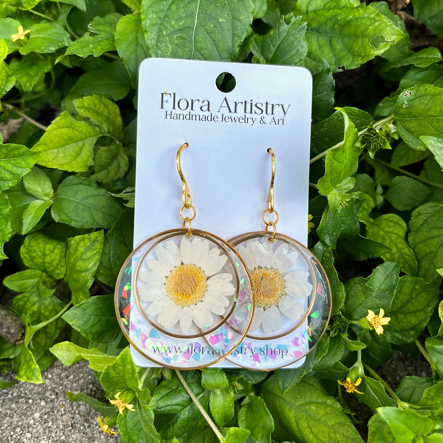 'Summer's Glimmer' White Daisy Flower Double Circle Dangle Earrings