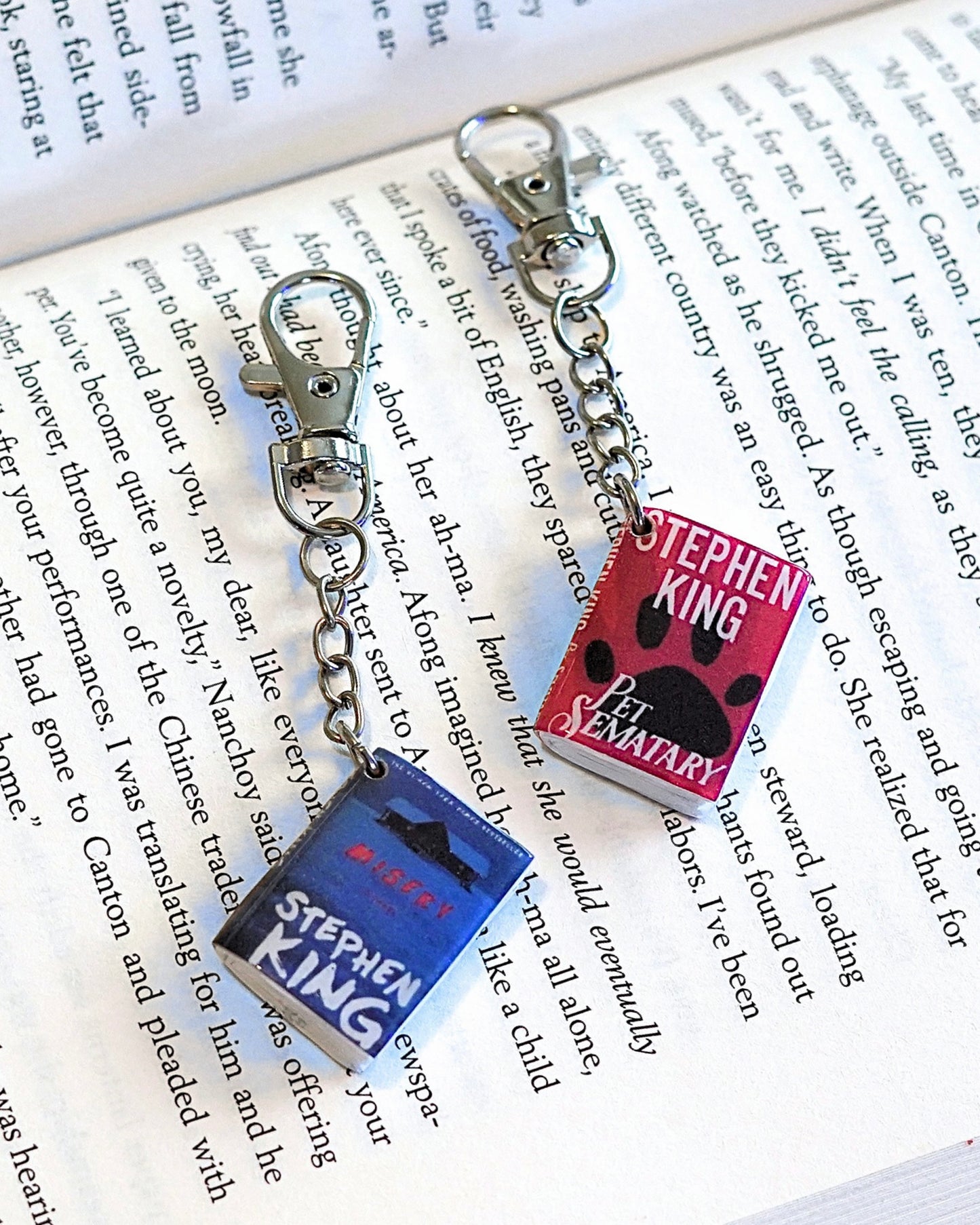 Thriller, Mystery & Contemporary Drama Book Keychains
