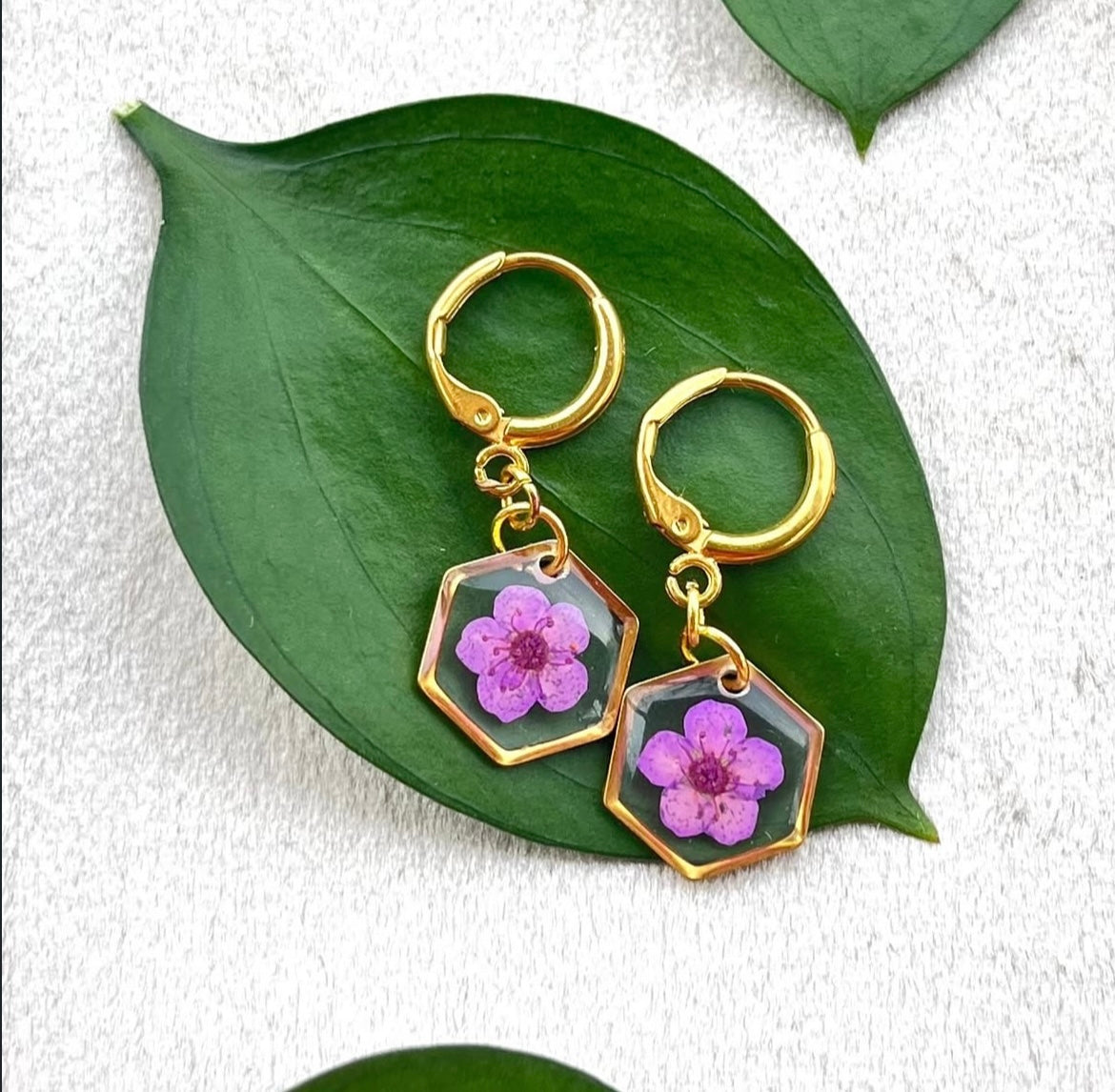 Small Flower Huggie Hoops Earring | 8 Colors