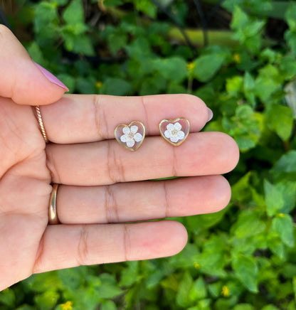 'Sweet Heart' White Flower Gold Studs